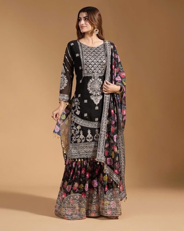 Embroidered Straight Kurta Set by Svaraa