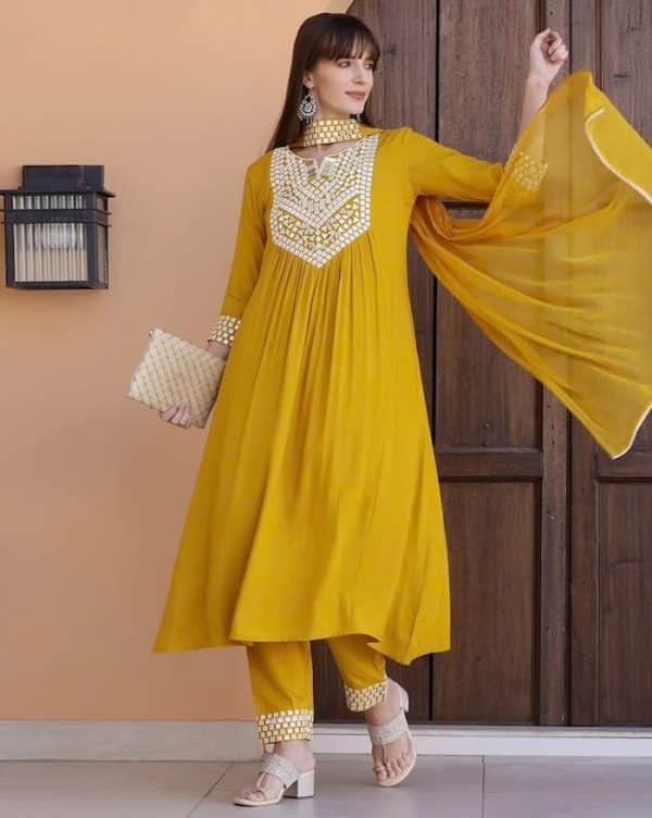 Mirror Embroidered Kurta with Pant Dupatta by Berrylicious